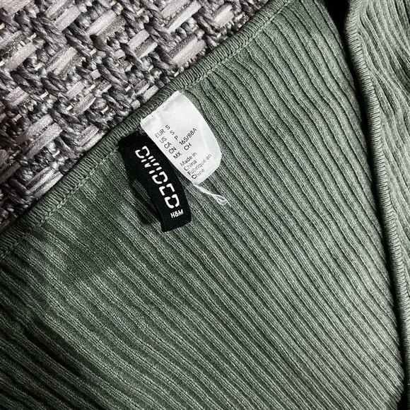 H&M | Olive Ribbed Full-Zip Long Sleeve - Picture 3 of 8